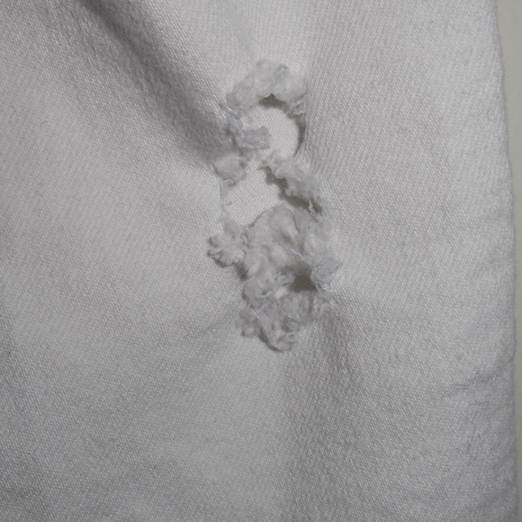 White Ripped Jean - Picture 4 of 6